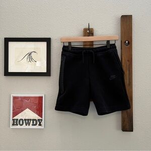 $60 Nike Tech Fleece Shorts In Black Size Medium Youth Boy's